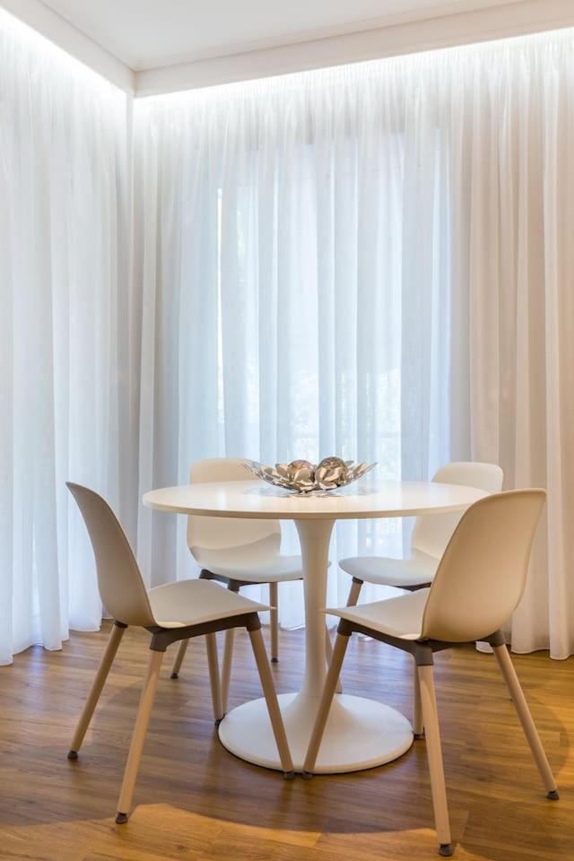 Elegant Apartment W Great Balcony In Vouliagmeni Aten Exteriör bild
