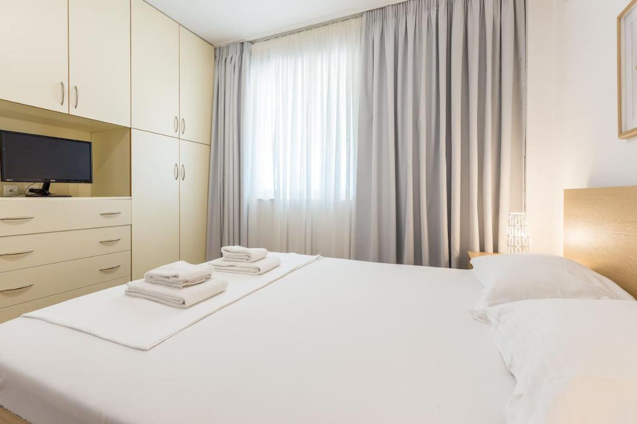 Elegant Apartment W Great Balcony In Vouliagmeni Aten Exteriör bild