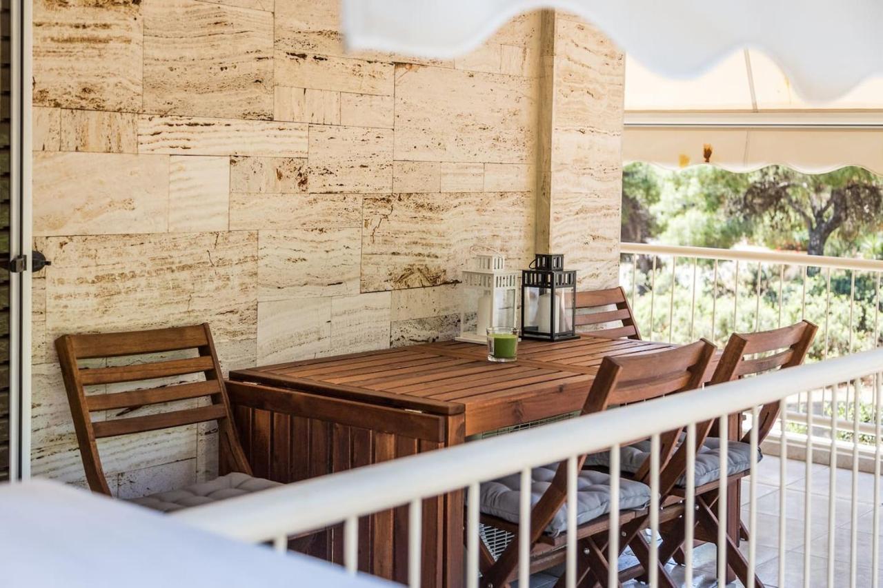 Elegant Apartment W Great Balcony In Vouliagmeni Aten Exteriör bild